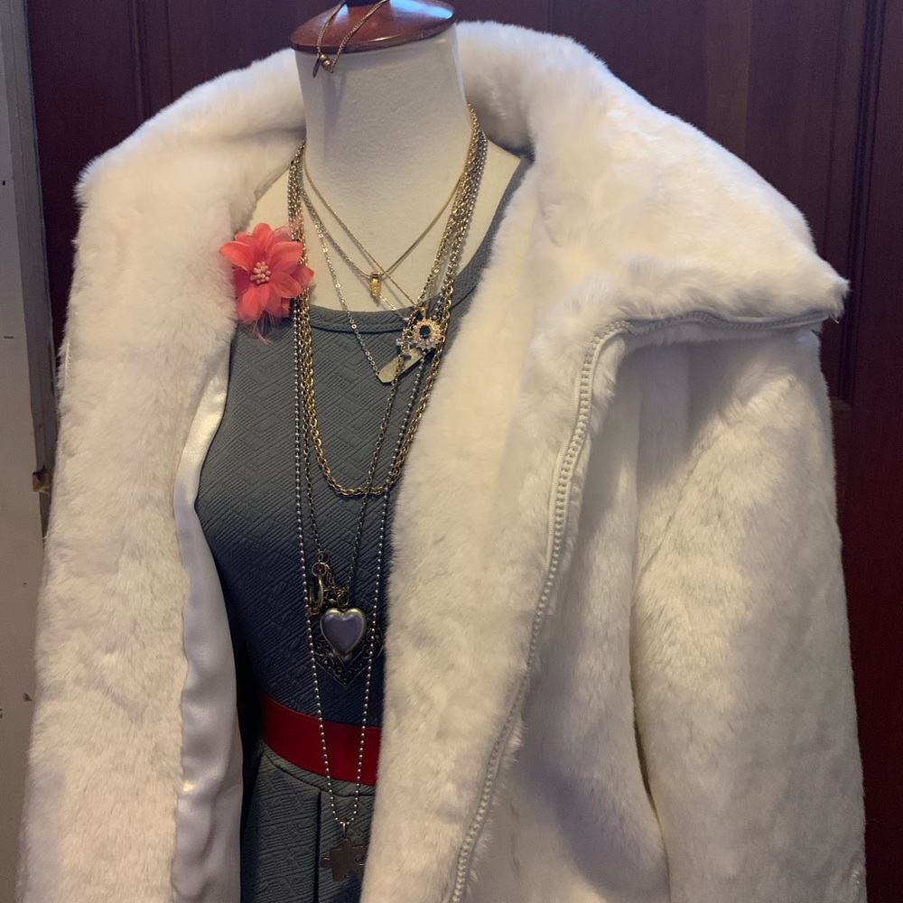 🌟Braetan Faux Fur White Coat🌟